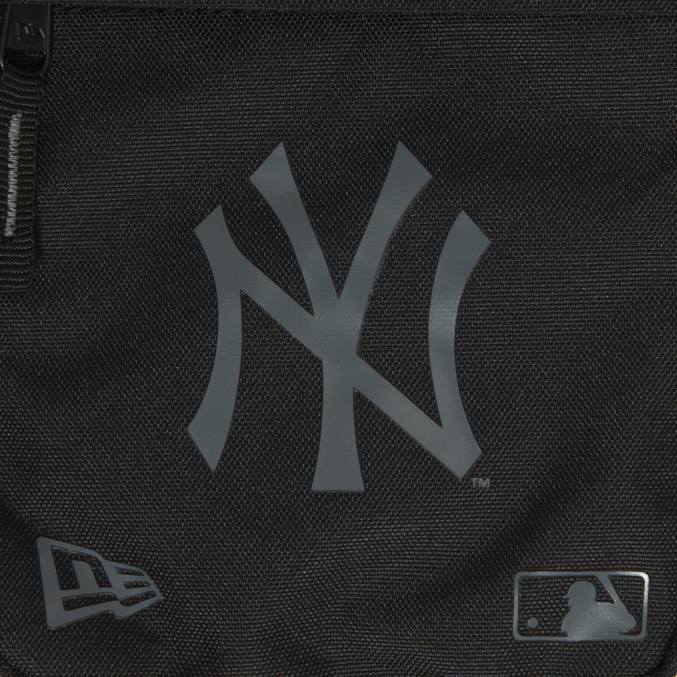 New Era New York Yankees logo zwarte zijtas BT243197