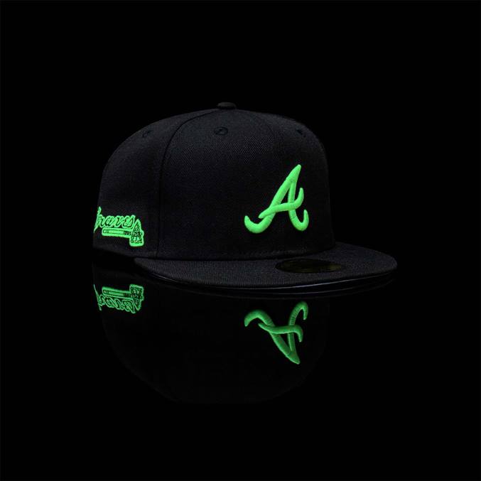 New Era atlanta braves glow in the dark zwarte 59fifty getailleerde pet BT24949