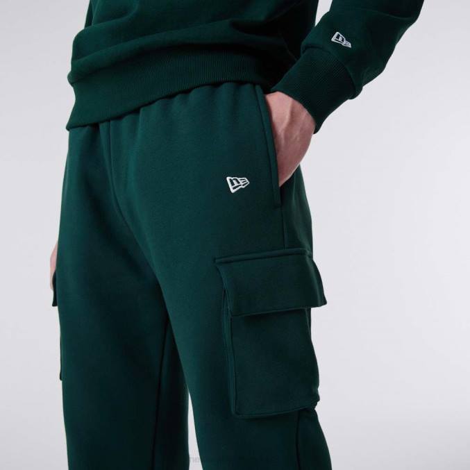 New Era Cargo donkergroene joggingbroek BT242590