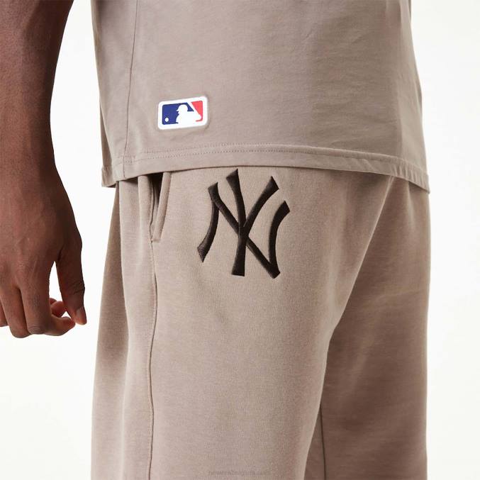 New Era asbruine jogger met geborduurd New York Yankees MLB-logo BT242622