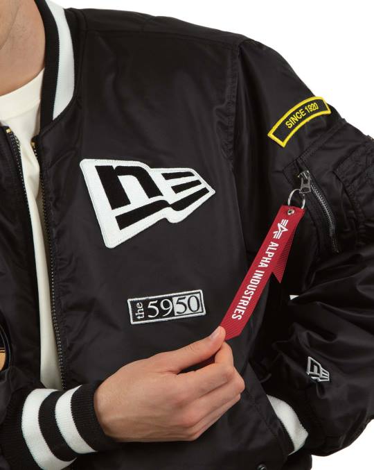 New Era Alpha Industries zwart omkeerbaar bomberjack BT242580