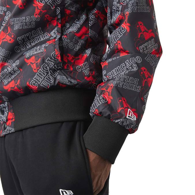 New Era Chicago Bulls zwart bomberjack met logoprint BT242582