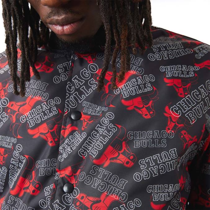 New Era Chicago Bulls zwart bomberjack met logoprint BT242582