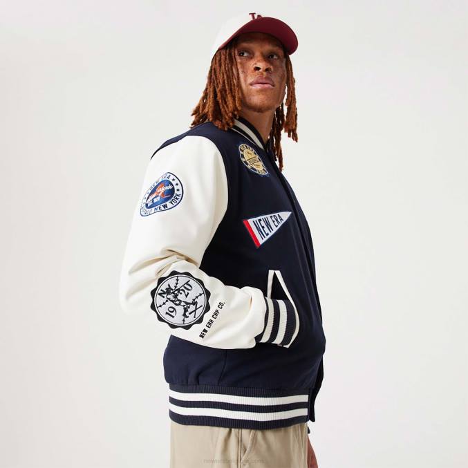 New Era Heritage marineblauw varsity-jack met all-over patch BT242564