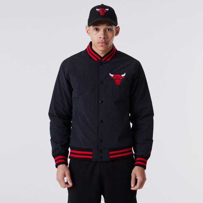 New Era Zwart bomberjack met chicago bulls-logo BT242561