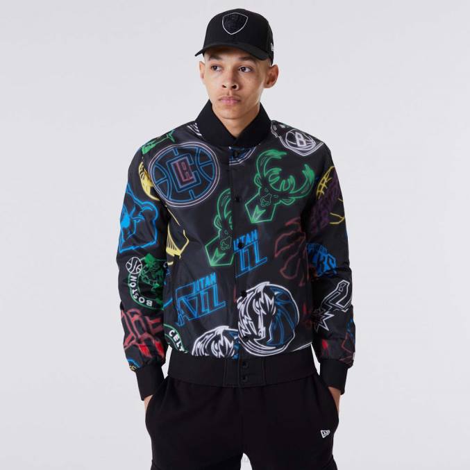 New Era nba zwart bomberjack met all-over print BT242574