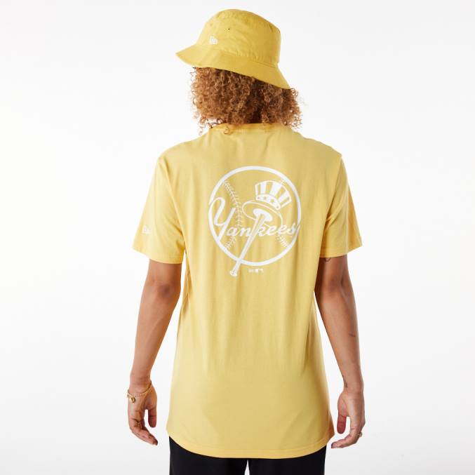 New Era New York Yankees League essentieel pastelgeel T-shirt BT243113