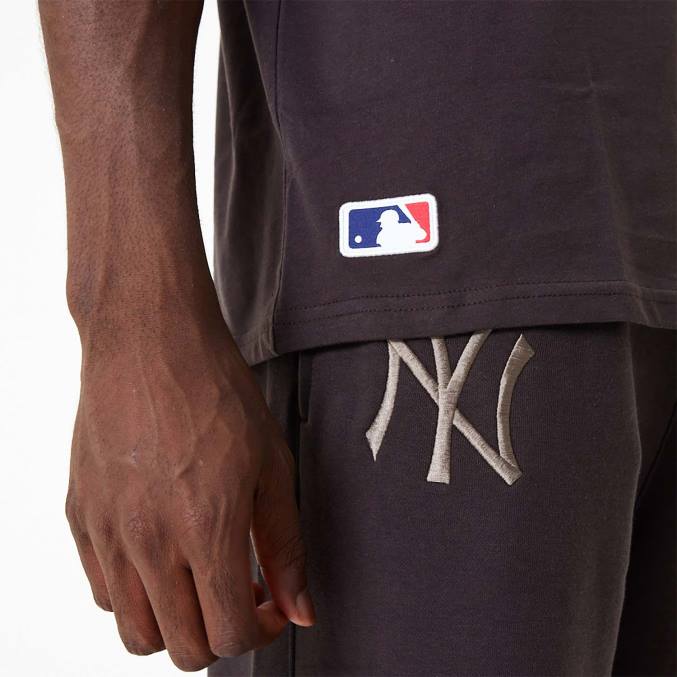 New Era New York Yankees mlb geborduurd logo asbruin t-shirt BT243056