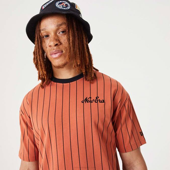 New Era krijtstreep medium bruin oversized t-shirt BT243108