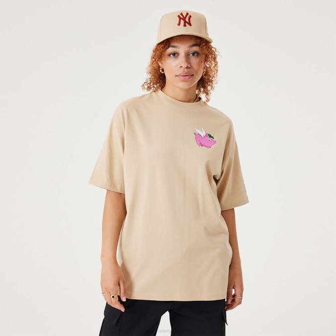New Era lichtbeige oversized t-shirt met een geluksvarken BT243011