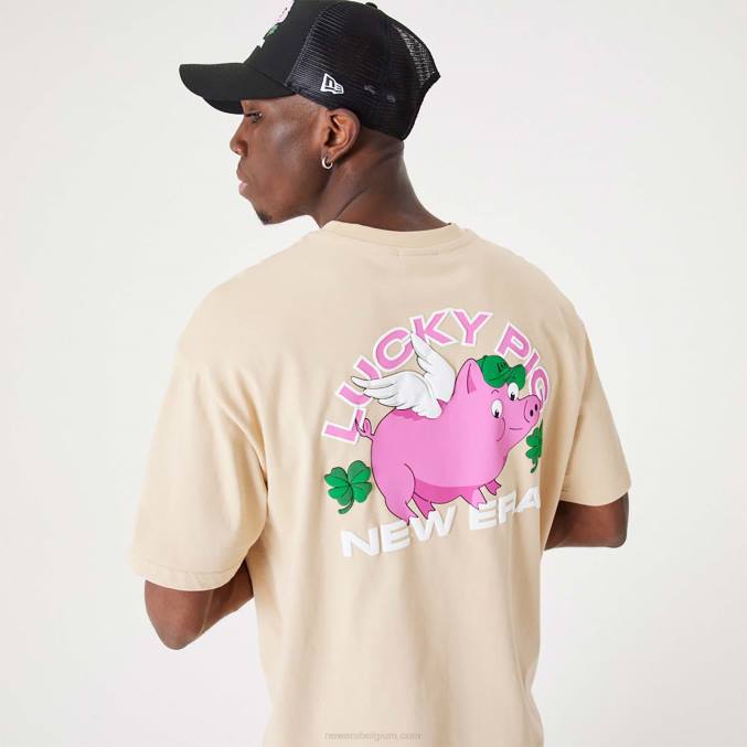 New Era lichtbeige oversized t-shirt met een geluksvarken BT243011