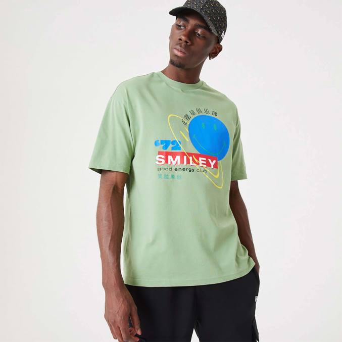 New Era smiley universe logo medium groen t-shirt BT242894