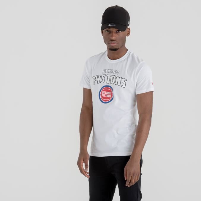 New Era wit t-shirt met het logo van detroit pistons BT243107