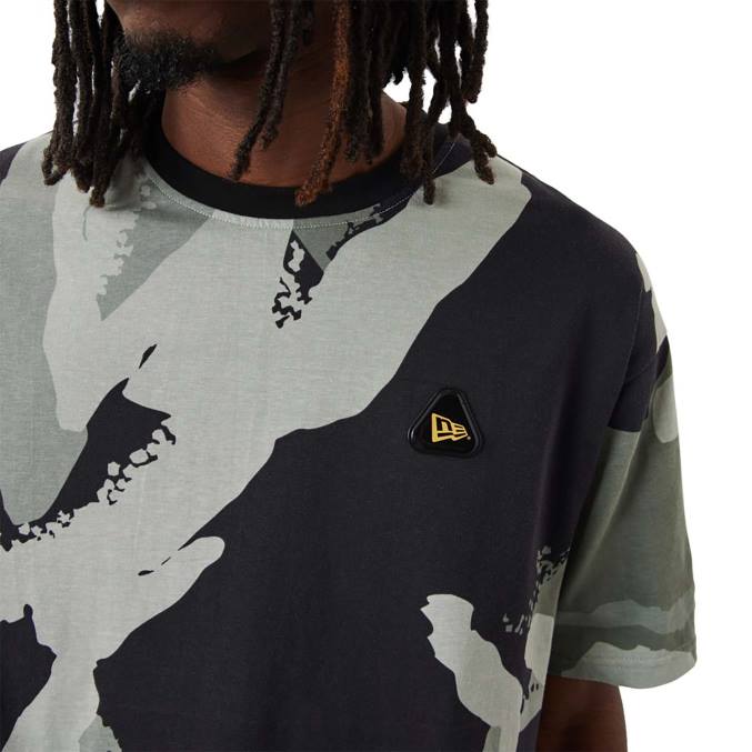 New Era zwart oversized T-shirt met grafische camouflageprint BT243059